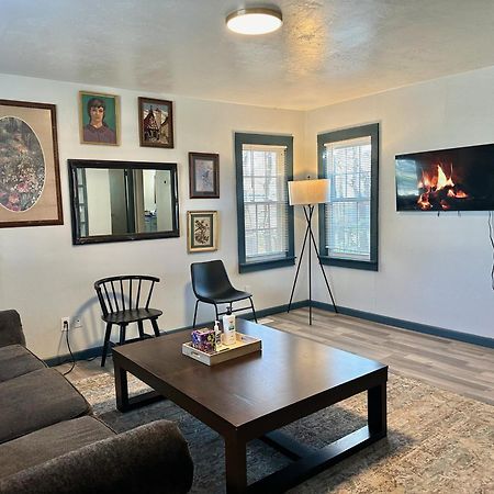Cozy Winter Getaway With Garden 20-A Villa Oklahoma City Ngoại thất bức ảnh